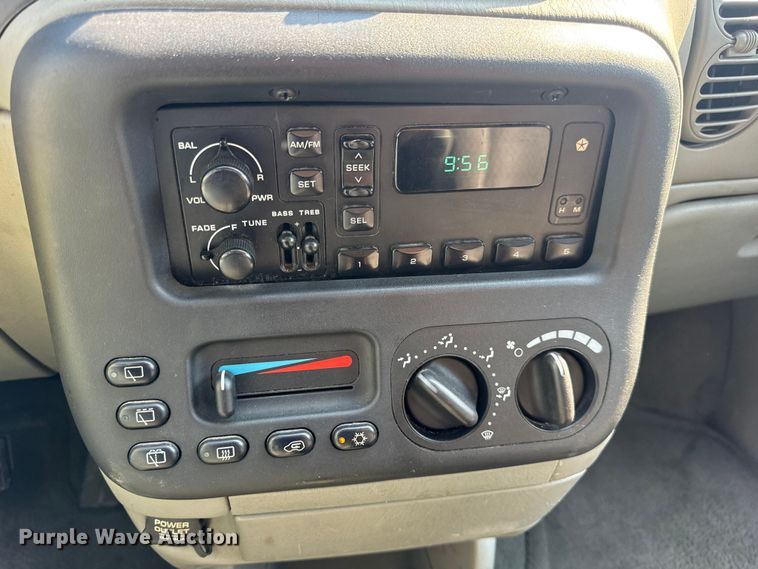 image for item DW3402 2000 Dodge Grand Caravan van