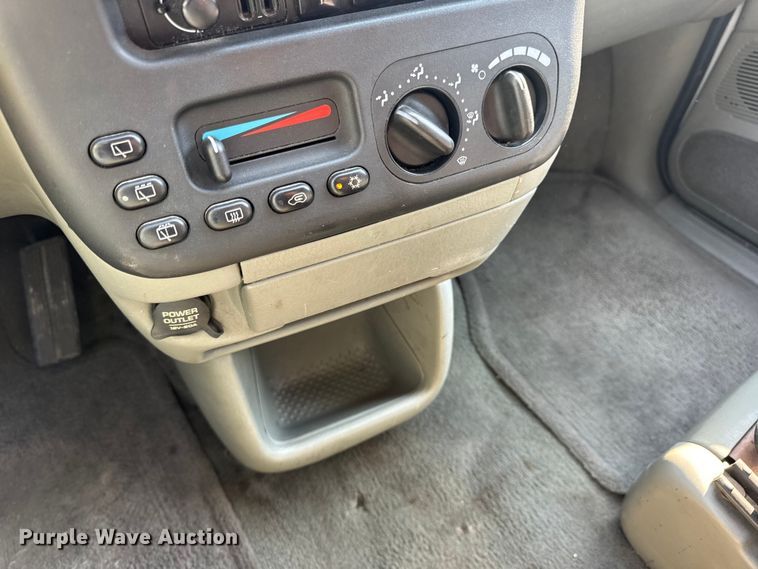 image for item DW3402 2000 Dodge Grand Caravan van