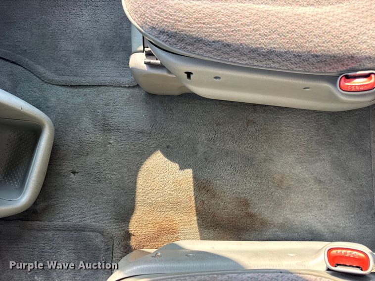 image for item DW3402 2000 Dodge Grand Caravan van