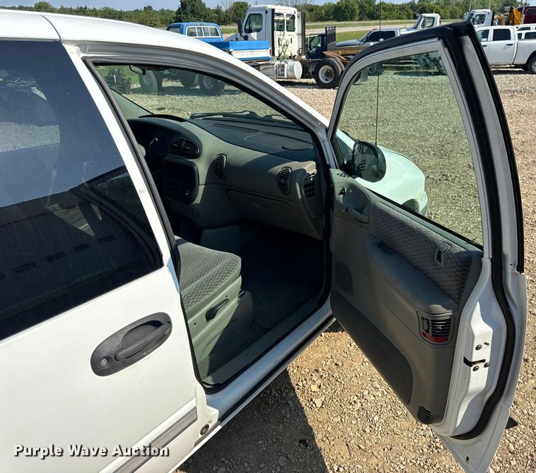 image for item DW3402 2000 Dodge Grand Caravan van