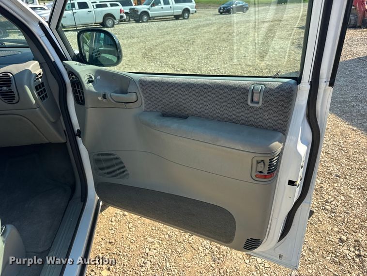 image for item DW3402 2000 Dodge Grand Caravan van