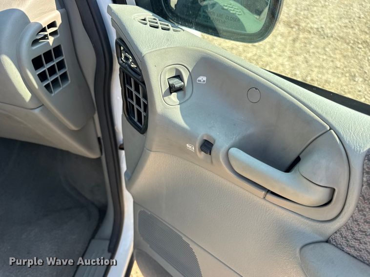 image for item DW3402 2000 Dodge Grand Caravan van