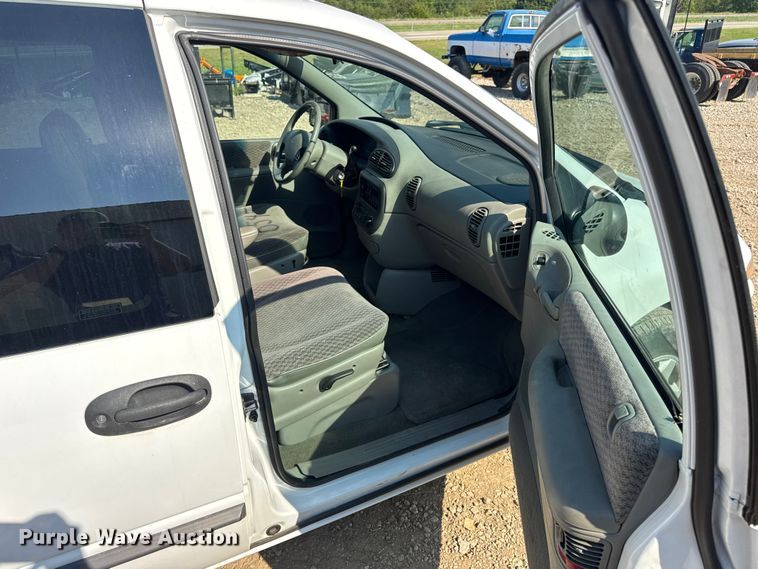 image for item DW3402 2000 Dodge Grand Caravan van