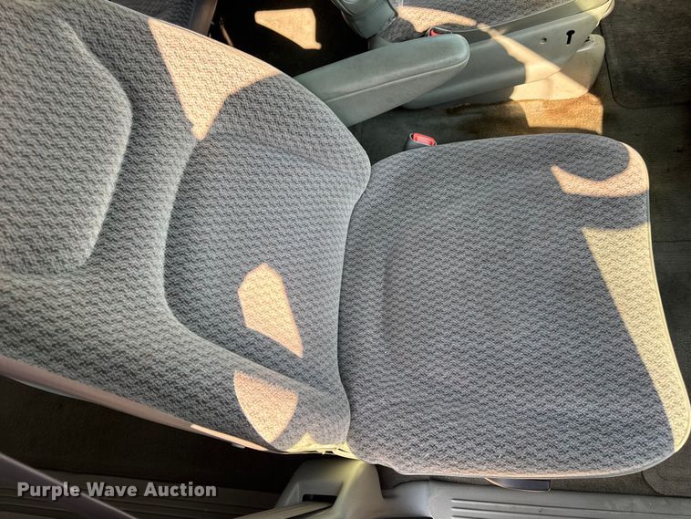 image for item DW3402 2000 Dodge Grand Caravan van