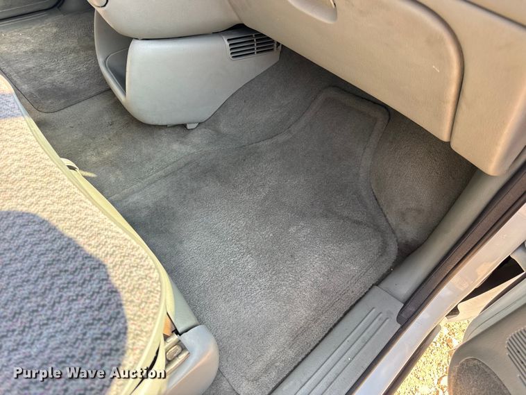 image for item DW3402 2000 Dodge Grand Caravan van