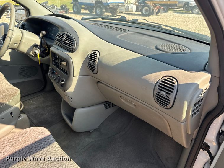 image for item DW3402 2000 Dodge Grand Caravan van