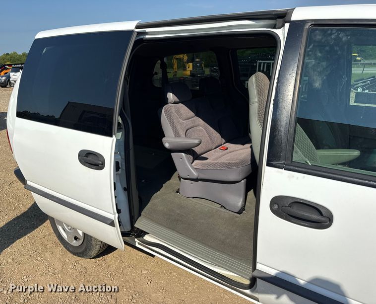 image for item DW3402 2000 Dodge Grand Caravan van