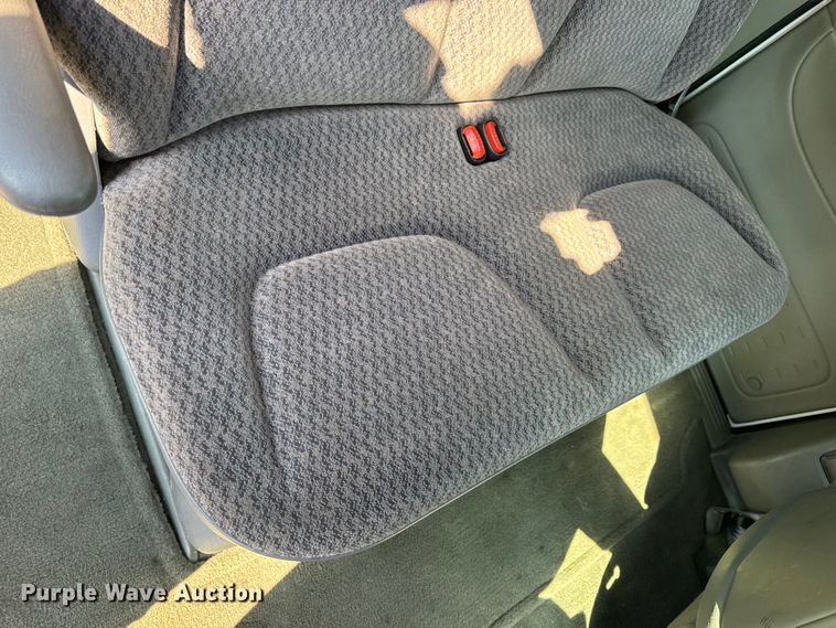 image for item DW3402 2000 Dodge Grand Caravan van