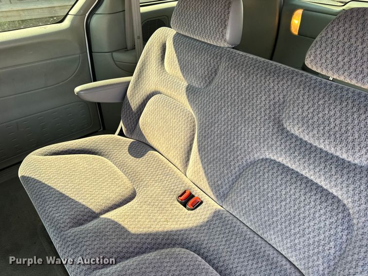 image for item DW3402 2000 Dodge Grand Caravan van