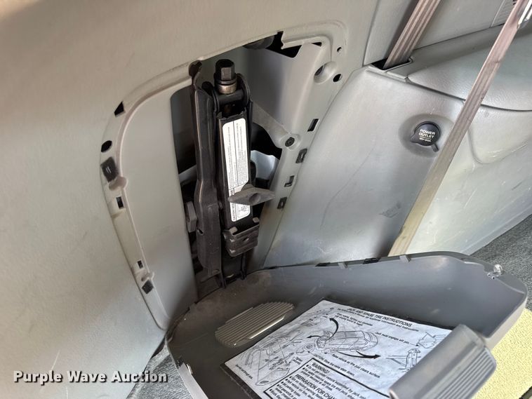 image for item DW3402 2000 Dodge Grand Caravan van