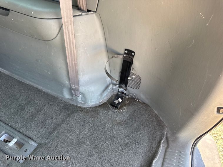 image for item DW3402 2000 Dodge Grand Caravan van