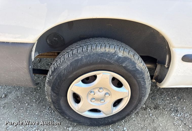 image for item DW3402 2000 Dodge Grand Caravan van