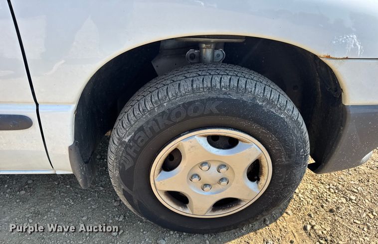 image for item DW3402 2000 Dodge Grand Caravan van