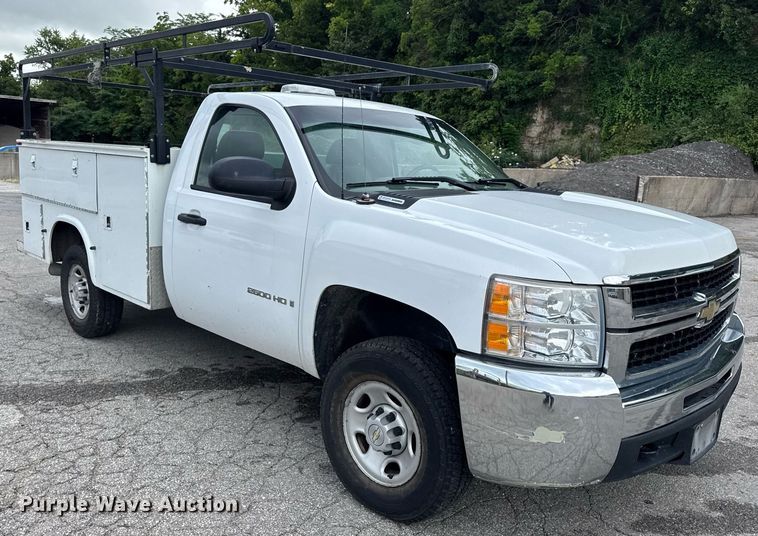 image for item DW3424 2007 Chevrolet Silverado 2500HD utility bed pickup truck