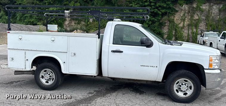 image for item DW3424 2007 Chevrolet Silverado 2500HD utility bed pickup truck