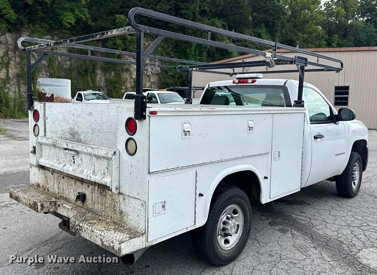 image for item DW3424 2007 Chevrolet Silverado 2500HD utility bed pickup truck