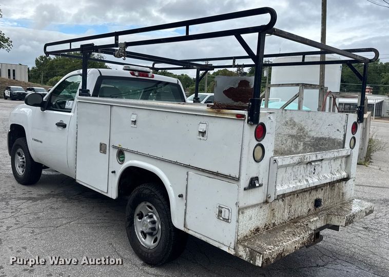 image for item DW3424 2007 Chevrolet Silverado 2500HD utility bed pickup truck