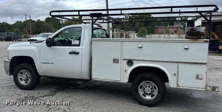 image for item DW3424 2007 Chevrolet Silverado 2500HD utility bed pickup truck