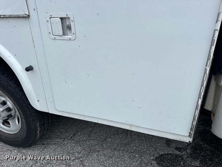 image for item DW3424 2007 Chevrolet Silverado 2500HD utility bed pickup truck