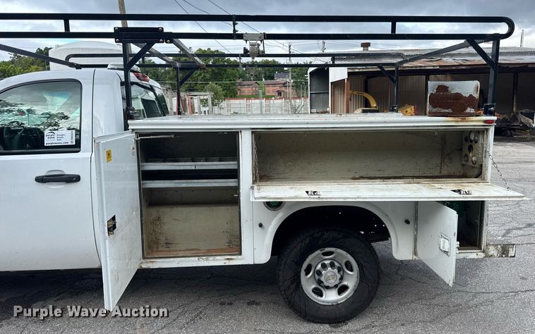 image for item DW3424 2007 Chevrolet Silverado 2500HD utility bed pickup truck