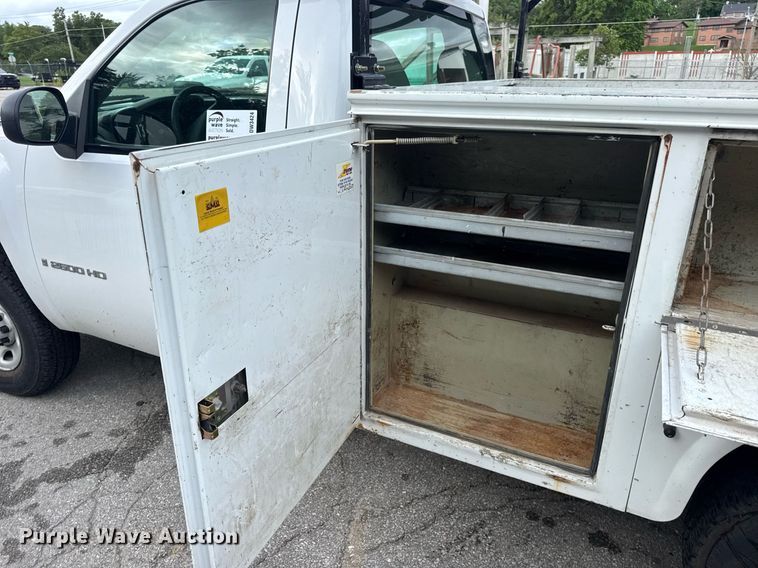 image for item DW3424 2007 Chevrolet Silverado 2500HD utility bed pickup truck