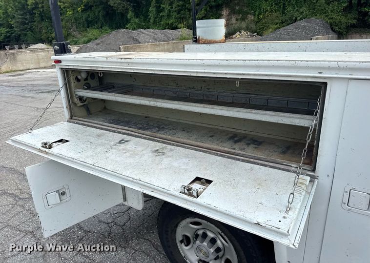 image for item DW3424 2007 Chevrolet Silverado 2500HD utility bed pickup truck