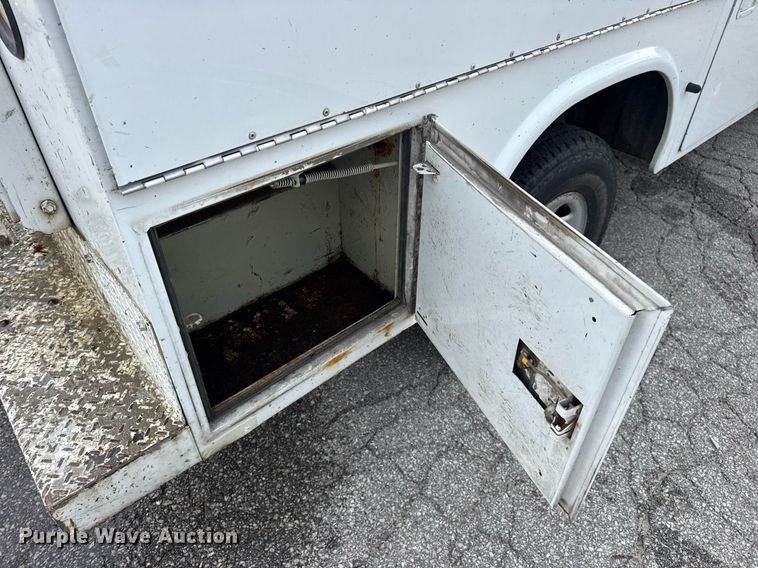 image for item DW3424 2007 Chevrolet Silverado 2500HD utility bed pickup truck