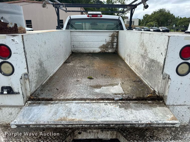 image for item DW3424 2007 Chevrolet Silverado 2500HD utility bed pickup truck