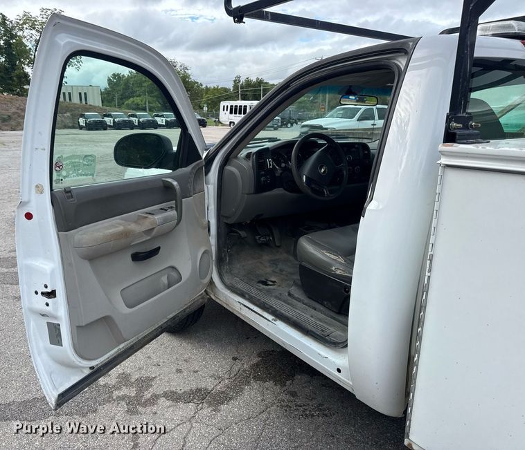 image for item DW3424 2007 Chevrolet Silverado 2500HD utility bed pickup truck