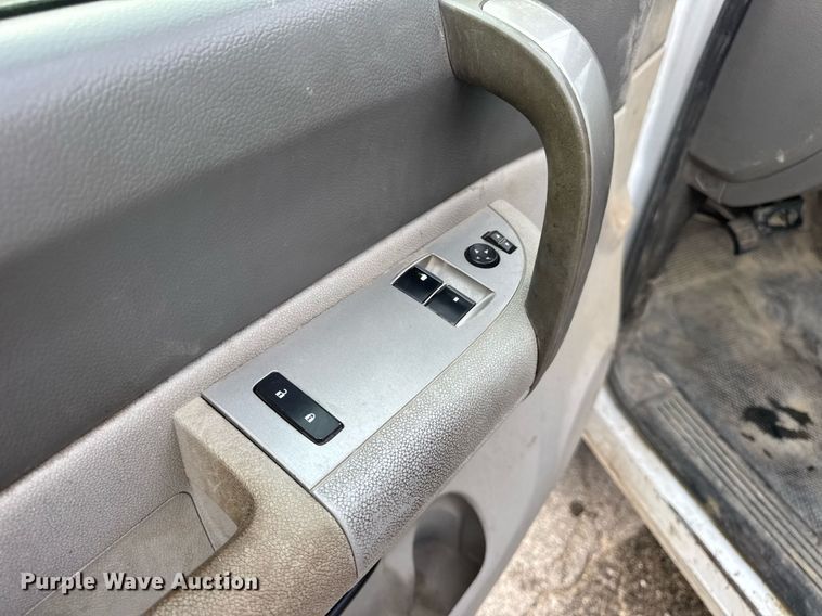 image for item DW3424 2007 Chevrolet Silverado 2500HD utility bed pickup truck