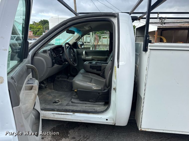 image for item DW3424 2007 Chevrolet Silverado 2500HD utility bed pickup truck