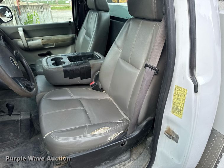 image for item DW3424 2007 Chevrolet Silverado 2500HD utility bed pickup truck