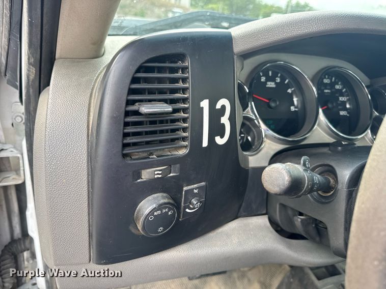 image for item DW3424 2007 Chevrolet Silverado 2500HD utility bed pickup truck