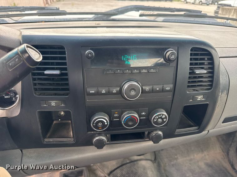 image for item DW3424 2007 Chevrolet Silverado 2500HD utility bed pickup truck