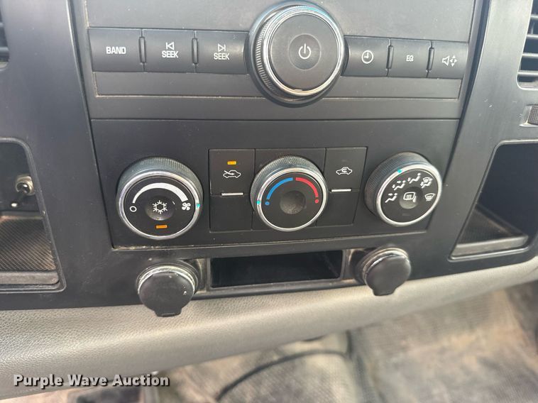 image for item DW3424 2007 Chevrolet Silverado 2500HD utility bed pickup truck