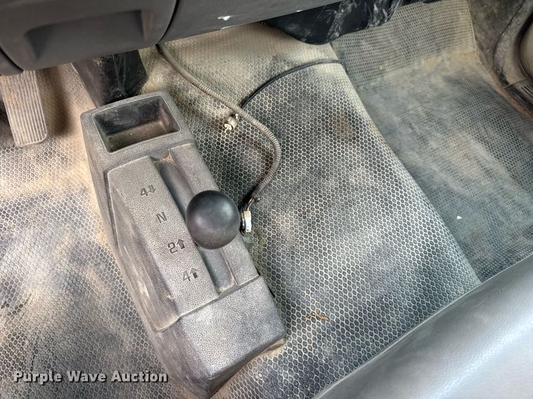 image for item DW3424 2007 Chevrolet Silverado 2500HD utility bed pickup truck