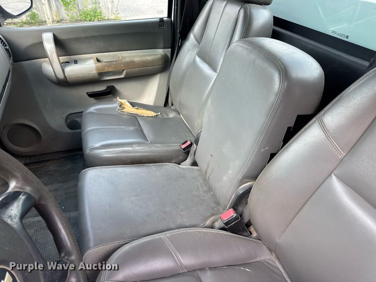 image for item DW3424 2007 Chevrolet Silverado 2500HD utility bed pickup truck