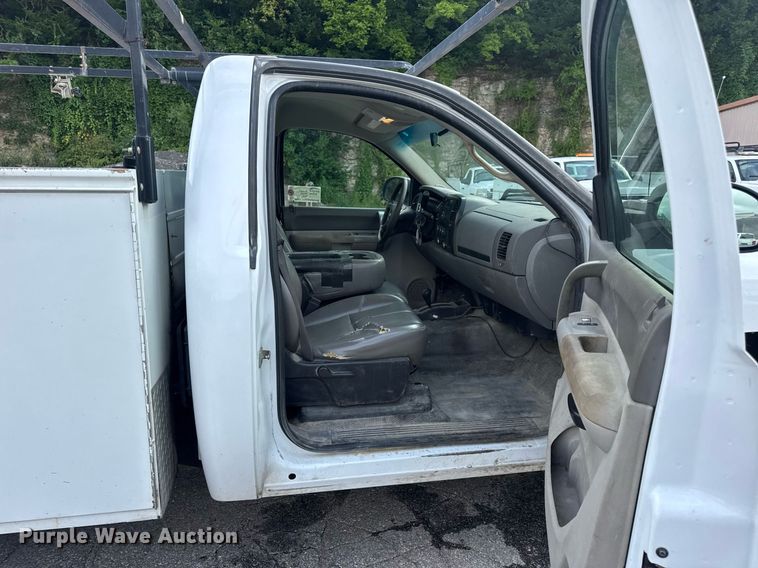 image for item DW3424 2007 Chevrolet Silverado 2500HD utility bed pickup truck