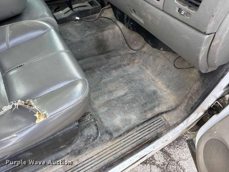 image for item DW3424 2007 Chevrolet Silverado 2500HD utility bed pickup truck