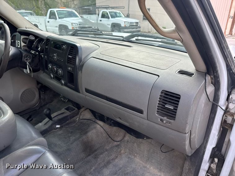 image for item DW3424 2007 Chevrolet Silverado 2500HD utility bed pickup truck