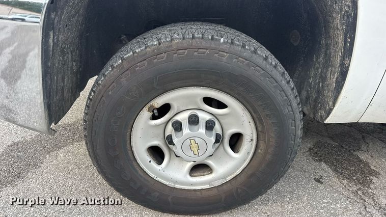 image for item DW3424 2007 Chevrolet Silverado 2500HD utility bed pickup truck