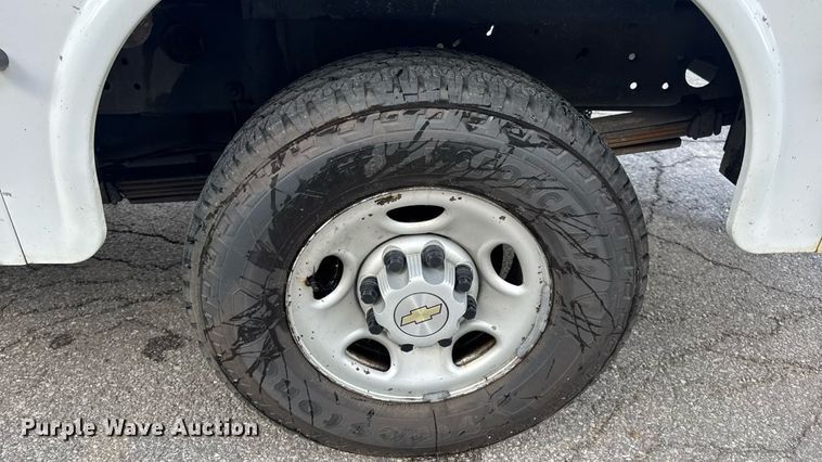 image for item DW3424 2007 Chevrolet Silverado 2500HD utility bed pickup truck