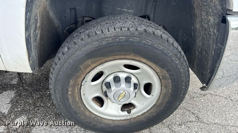 image for item DW3424 2007 Chevrolet Silverado 2500HD utility bed pickup truck