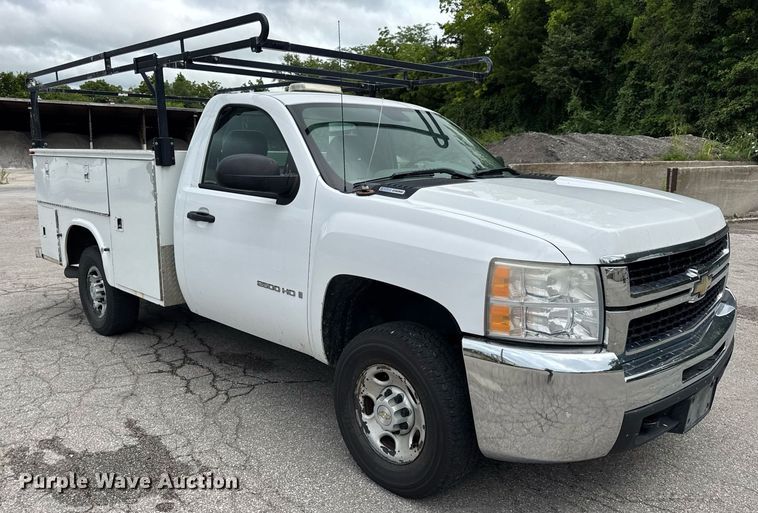 image for item DW3425 2007 Chevrolet Silverado 2500HD utility bed pickup truck