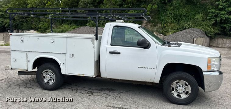 image for item DW3425 2007 Chevrolet Silverado 2500HD utility bed pickup truck