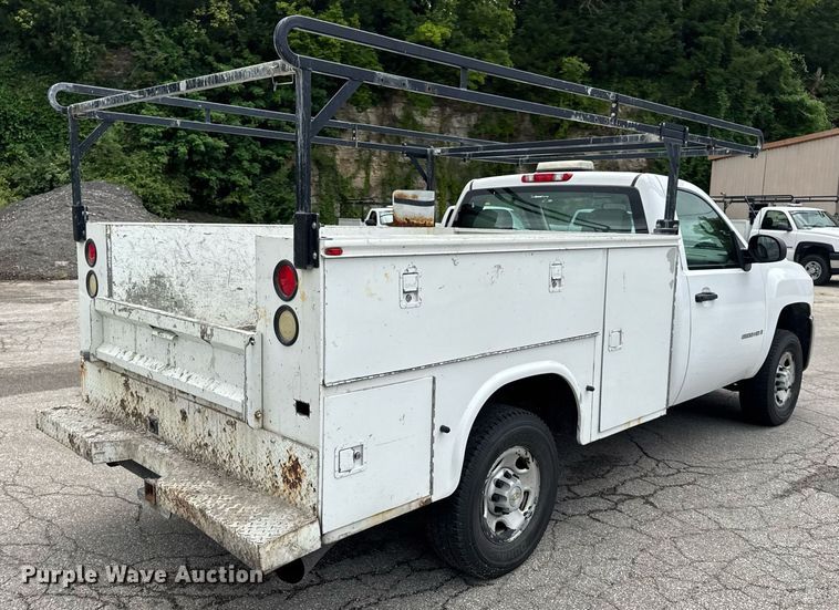 image for item DW3425 2007 Chevrolet Silverado 2500HD utility bed pickup truck