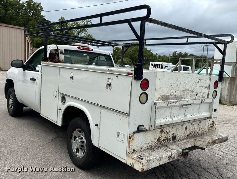 image for item DW3425 2007 Chevrolet Silverado 2500HD utility bed pickup truck