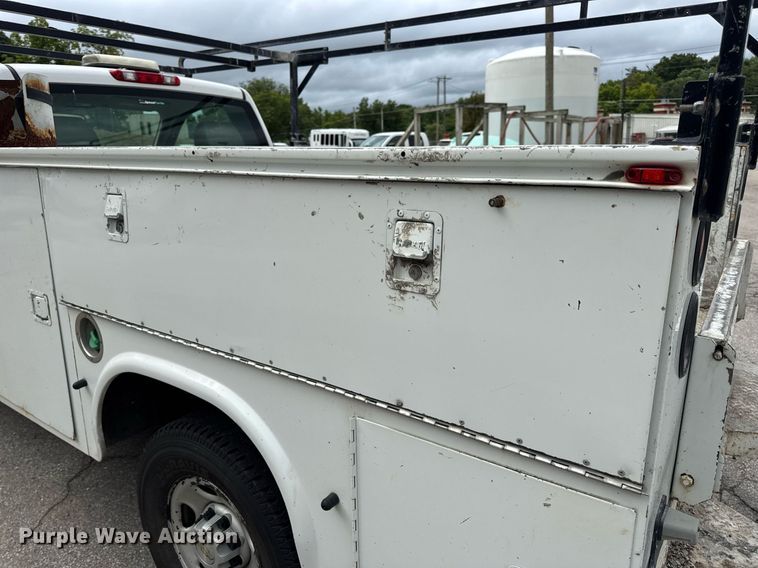 image for item DW3425 2007 Chevrolet Silverado 2500HD utility bed pickup truck