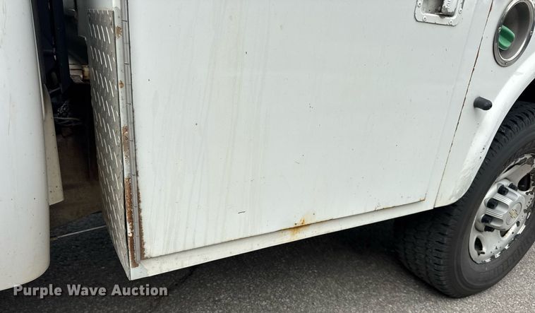 image for item DW3425 2007 Chevrolet Silverado 2500HD utility bed pickup truck