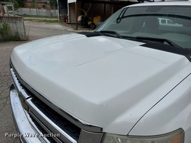 image for item DW3425 2007 Chevrolet Silverado 2500HD utility bed pickup truck